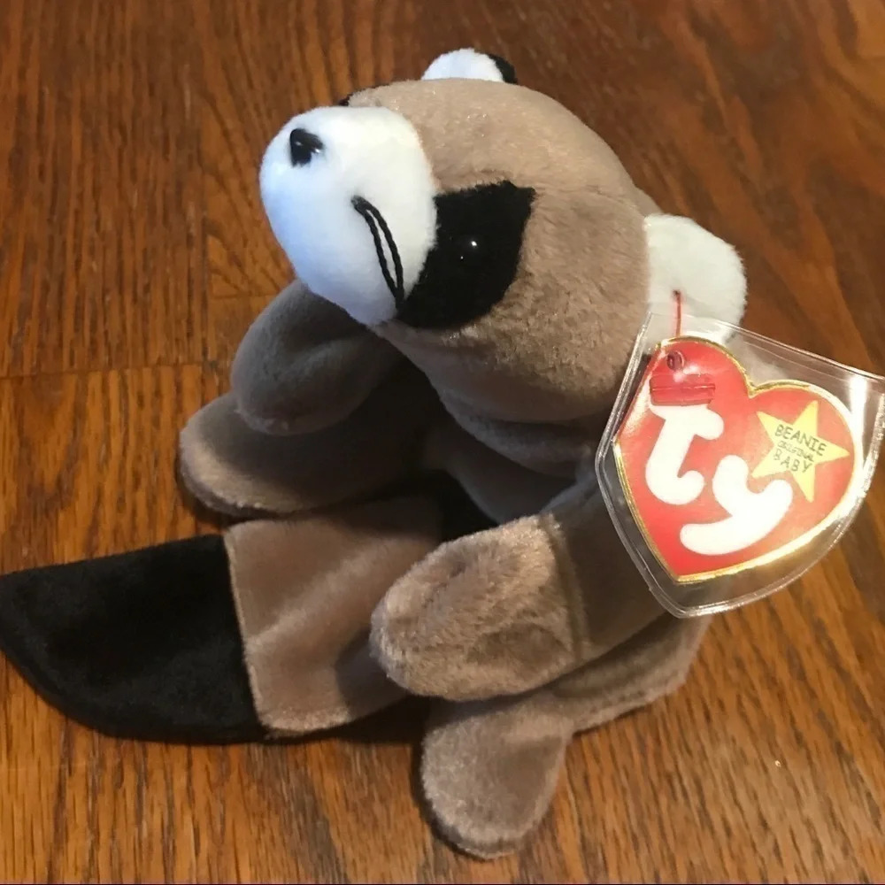 RINGO the Raccoon, Ty Beanie Baby. Mint